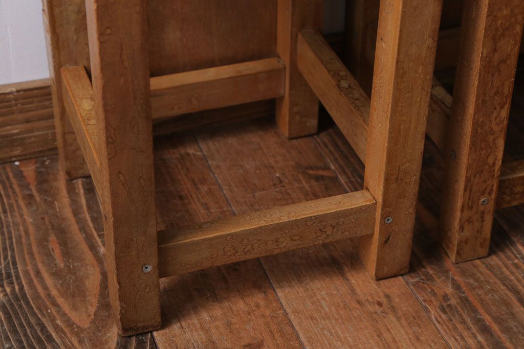 ヴィンテージ家具　ビンテージ　古い木のレトロな角スツール2脚セット(2)
