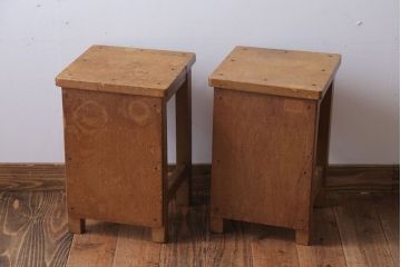 ヴィンテージ家具　ビンテージ　古い木のレトロな角スツール2脚セット(2)