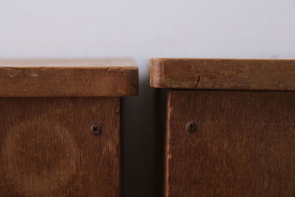 ヴィンテージ家具　ビンテージ　古い木のレトロな角スツール2脚セット(2)