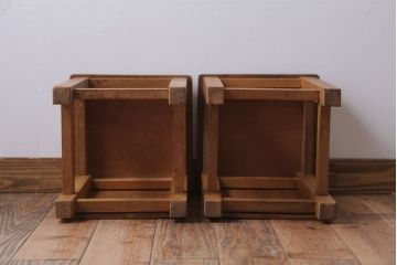 ヴィンテージ家具　ビンテージ　古い木のレトロな角スツール2脚セット(2)
