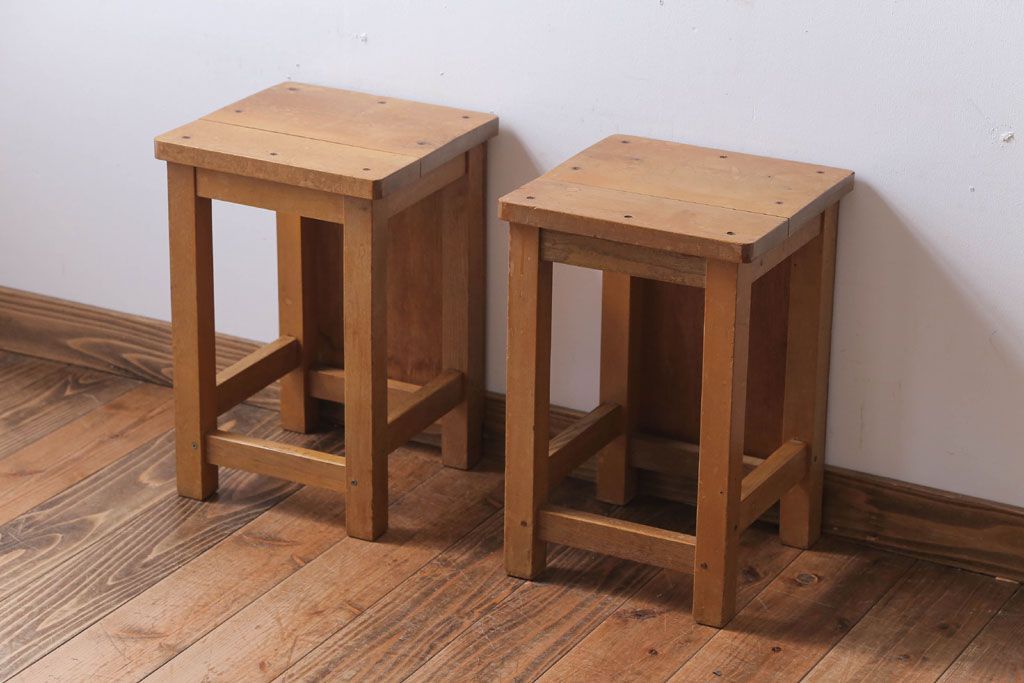 ヴィンテージ家具　ビンテージ　古い木のレトロな角スツール2脚セット(3)