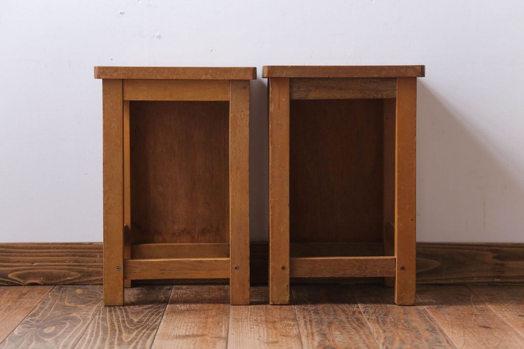 ヴィンテージ家具　ビンテージ　古い木のレトロな角スツール2脚セット(3)