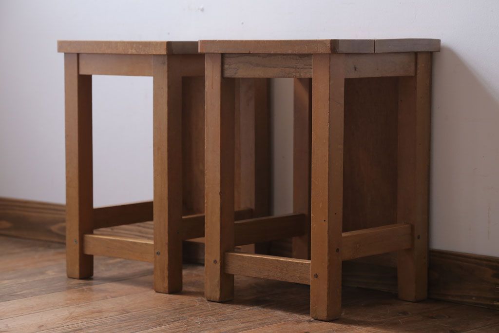 ヴィンテージ家具　ビンテージ　古い木のレトロな角スツール2脚セット(3)