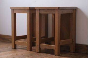 ヴィンテージ家具　ビンテージ　古い木のレトロな角スツール2脚セット(3)