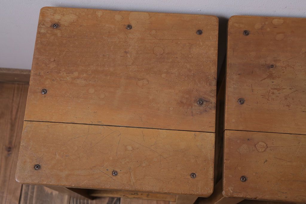 ヴィンテージ家具　ビンテージ　古い木のレトロな角スツール2脚セット(3)