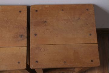 ヴィンテージ家具　ビンテージ　古い木のレトロな角スツール2脚セット(3)