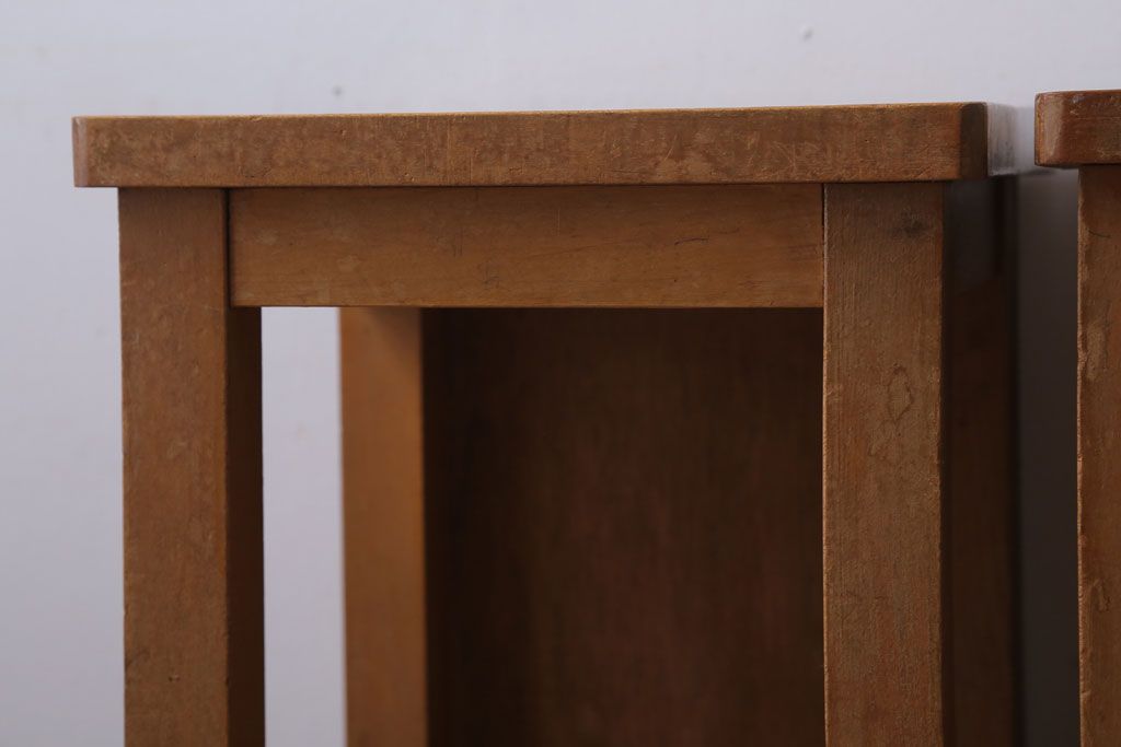 ヴィンテージ家具　ビンテージ　古い木のレトロな角スツール2脚セット(3)