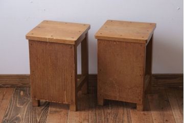 ヴィンテージ家具　ビンテージ　古い木のレトロな角スツール2脚セット(3)