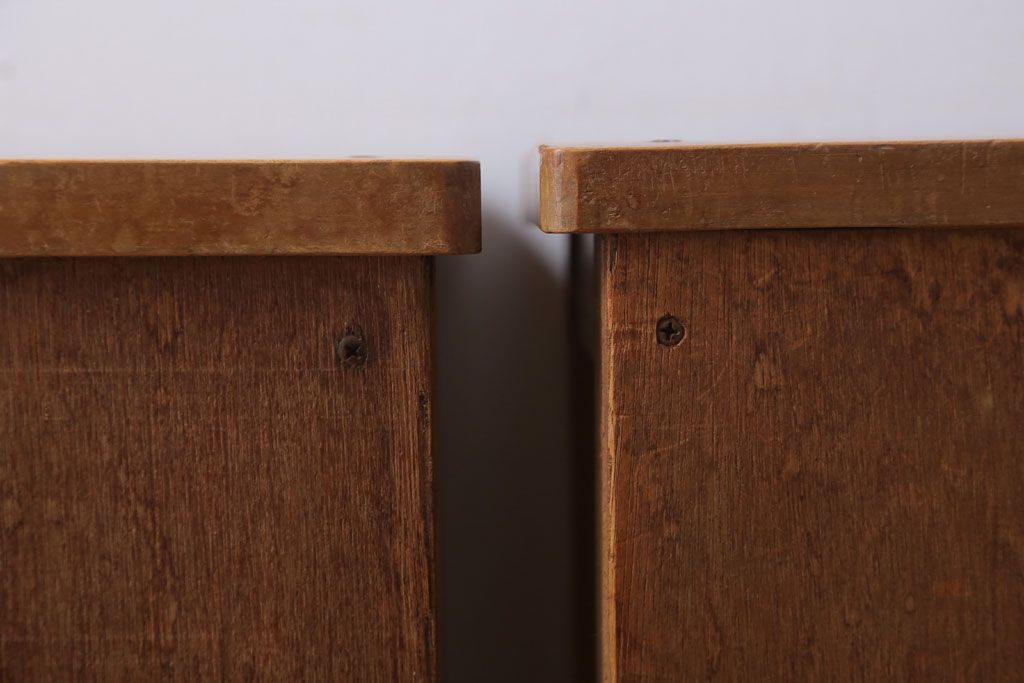 ヴィンテージ家具　ビンテージ　古い木のレトロな角スツール2脚セット(3)