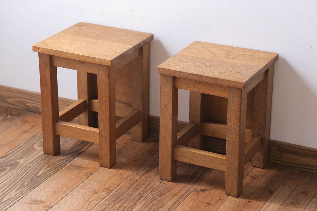 レトロ家具　昭和レトロ　古い学校の木製アンティーク角スツール2脚セット(1)