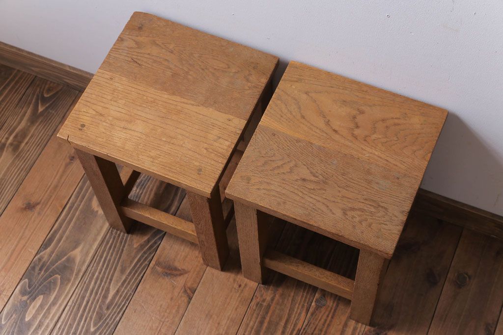 レトロ家具　昭和レトロ　古い学校の木製アンティーク角スツール2脚セット(1)
