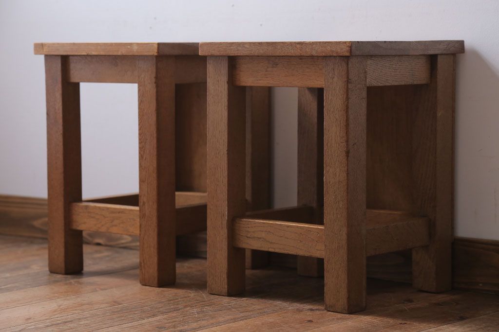 レトロ家具　昭和レトロ　古い学校の木製アンティーク角スツール2脚セット(1)