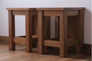 レトロ家具　昭和レトロ　古い学校の木製アンティーク角スツール2脚セット(1)