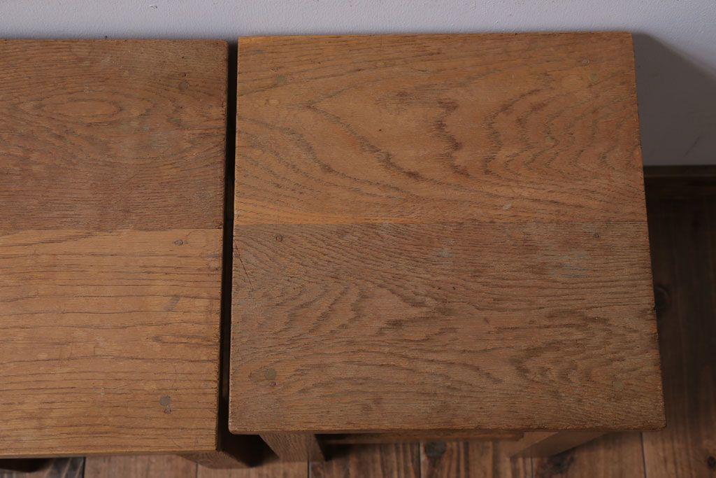 レトロ家具　昭和レトロ　古い学校の木製アンティーク角スツール2脚セット(1)