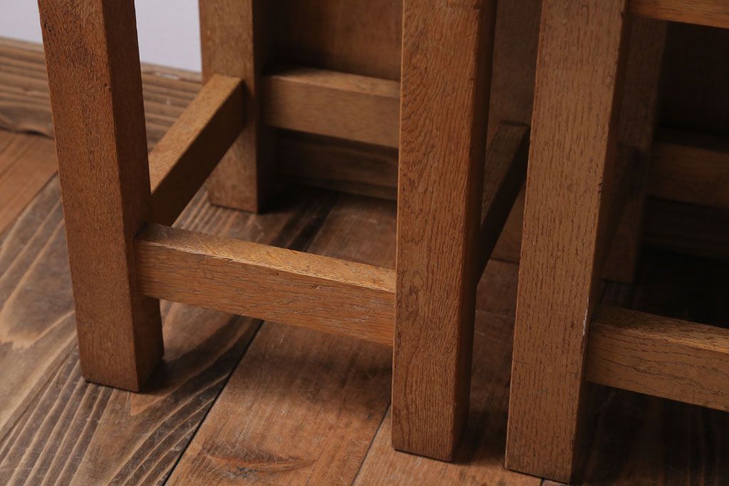 レトロ家具　昭和レトロ　古い学校の木製アンティーク角スツール2脚セット(1)