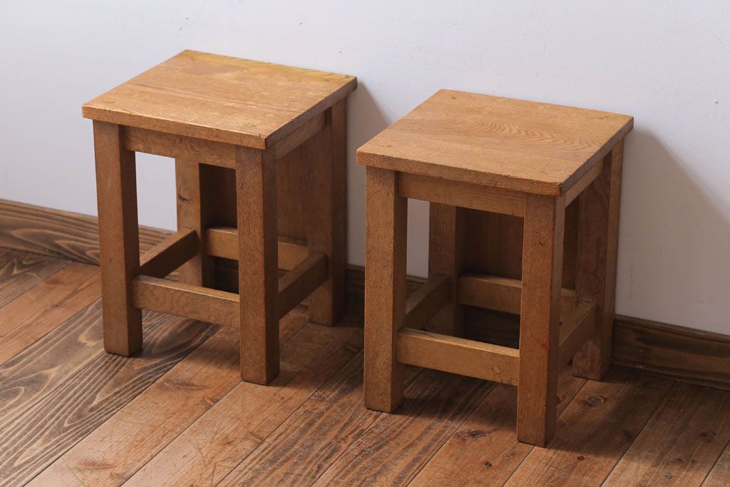 レトロ家具　昭和レトロ　古い学校の木製アンティーク角スツール2脚セット(2)