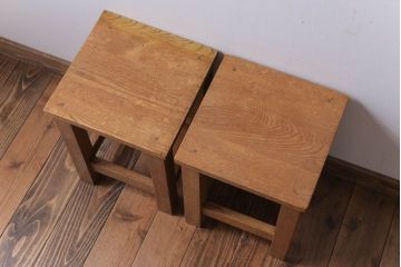 レトロ家具　昭和レトロ　古い学校の木製アンティーク角スツール2脚セット(2)