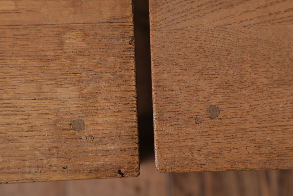 レトロ家具　昭和レトロ　古い学校の木製アンティーク角スツール2脚セット(2)