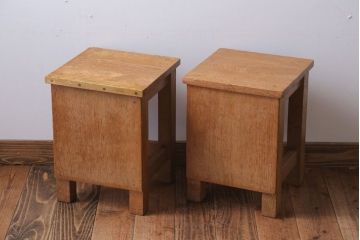 レトロ家具　昭和レトロ　古い学校の木製アンティーク角スツール2脚セット(2)