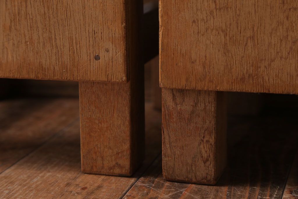 レトロ家具　昭和レトロ　古い学校の木製アンティーク角スツール2脚セット(2)