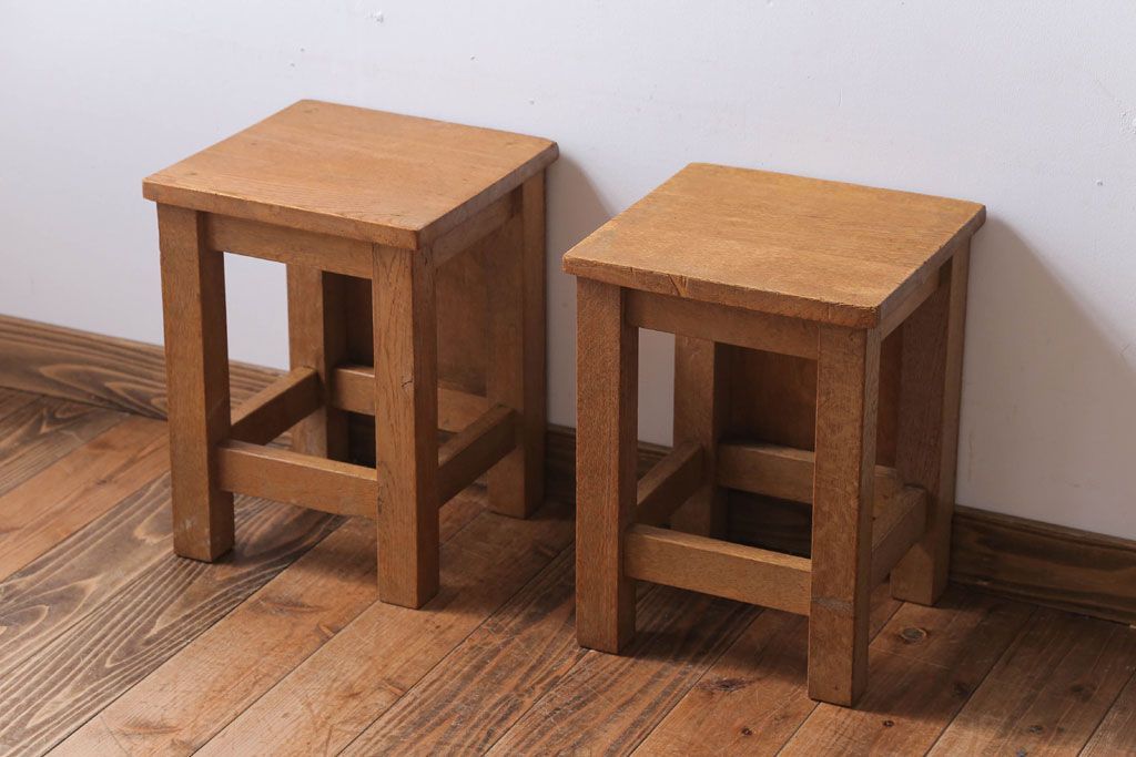 レトロ家具　昭和レトロ　古い学校の木製アンティーク角スツール2脚セット(3)