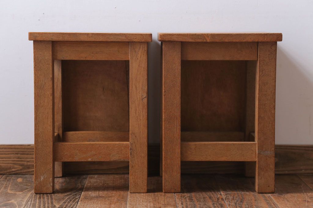 レトロ家具　昭和レトロ　古い学校の木製アンティーク角スツール2脚セット(3)
