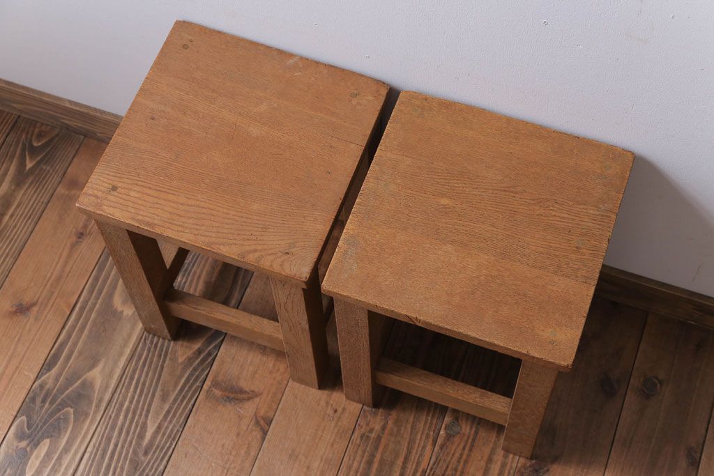 レトロ家具　昭和レトロ　古い学校の木製アンティーク角スツール2脚セット(3)