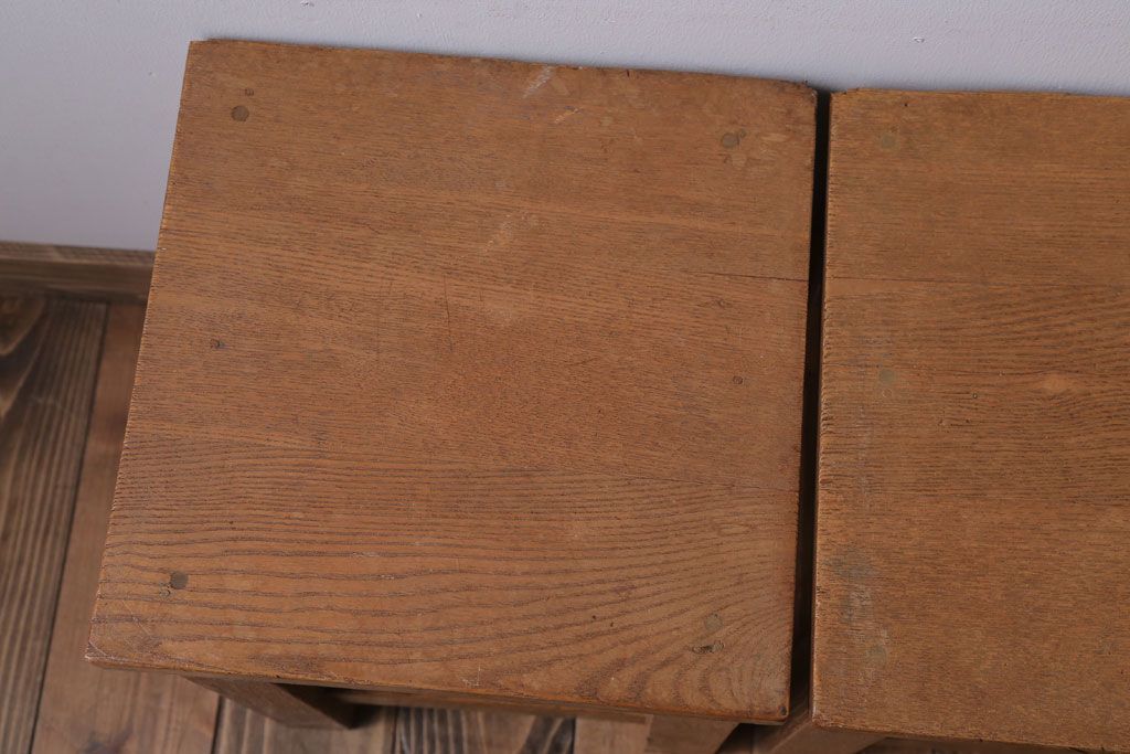 レトロ家具　昭和レトロ　古い学校の木製アンティーク角スツール2脚セット(3)