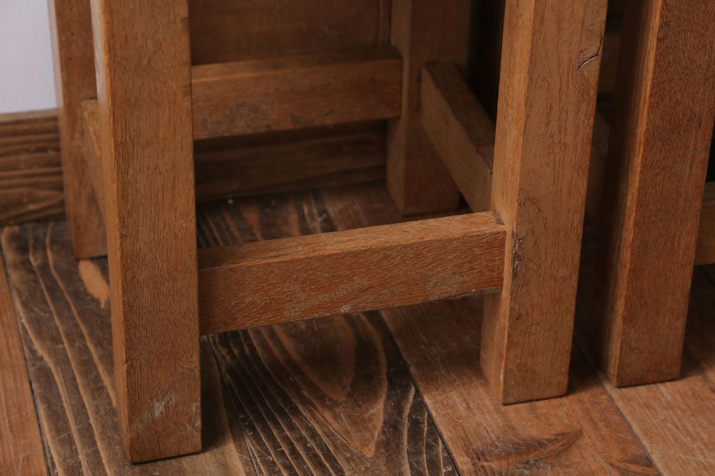 レトロ家具　昭和レトロ　古い学校の木製アンティーク角スツール2脚セット(3)