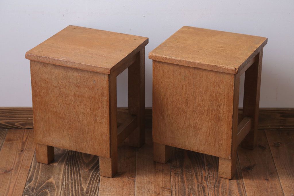 レトロ家具　昭和レトロ　古い学校の木製アンティーク角スツール2脚セット(3)
