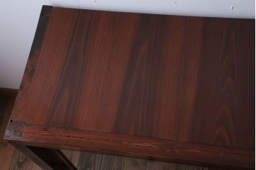 アンティーク家具　和製アンティーク　古い木製のシンプルな脚付き収納棚