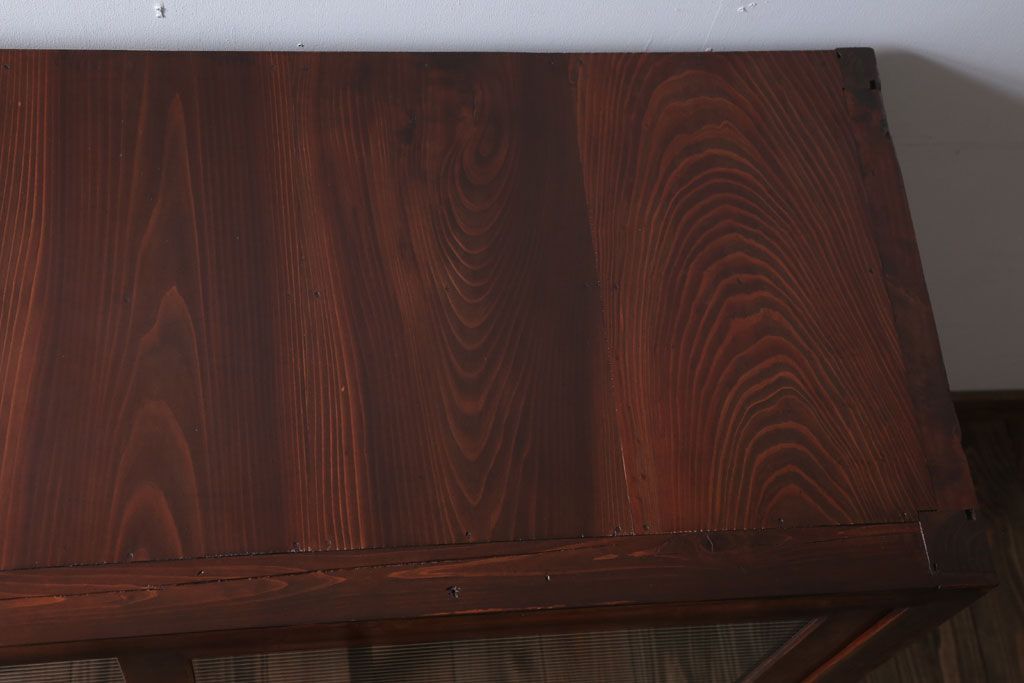 アンティーク家具　和製アンティーク　古い木製のシンプルな脚付き収納棚