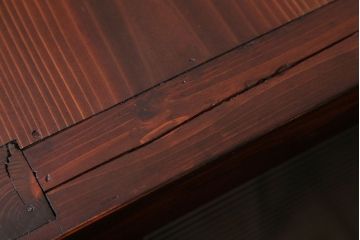 アンティーク家具　和製アンティーク　古い木製のシンプルな脚付き収納棚