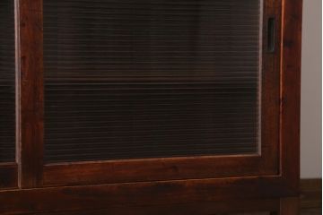 アンティーク家具　和製アンティーク　古い木製のシンプルな脚付き収納棚