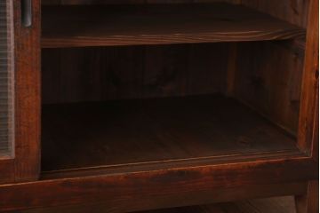 アンティーク家具　和製アンティーク　古い木製のシンプルな脚付き収納棚