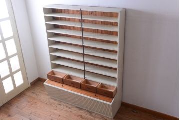 アンティーク家具　アンティーク　店舗什器におすすめ!大きなペイント陳列棚(収納棚)(1)