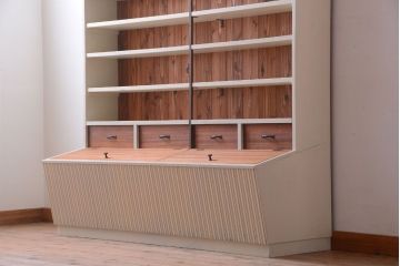 アンティーク家具　アンティーク　店舗什器におすすめ!大きなペイント陳列棚(収納棚)(1)