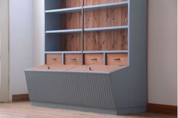 アンティーク家具　アンティーク　店舗什器におすすめ!大きなペイント陳列棚(収納棚)(2)
