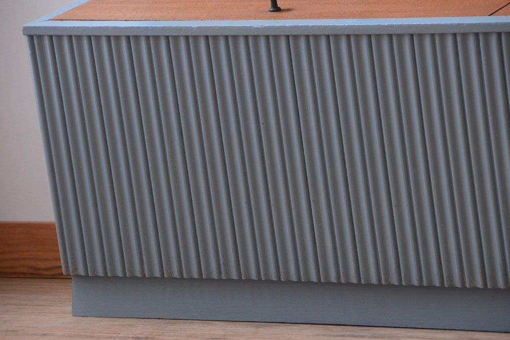 アンティーク家具　アンティーク　店舗什器におすすめ!大きなペイント陳列棚(収納棚)(2)