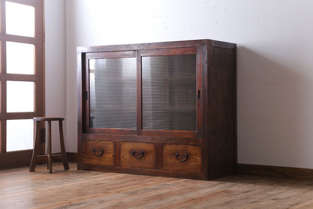 アンティーク家具　和製アンティーク　モールガラス入り!古い木製のシンプルな収納棚