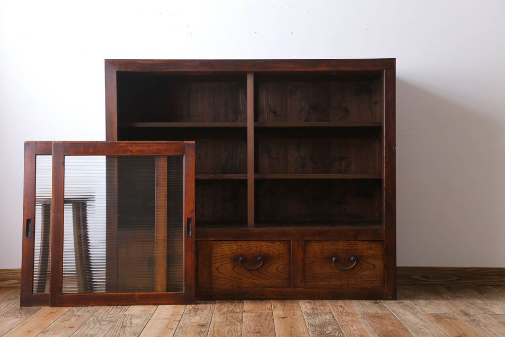 アンティーク家具　和製アンティーク　モールガラス入り!古い木製のシンプルな収納棚