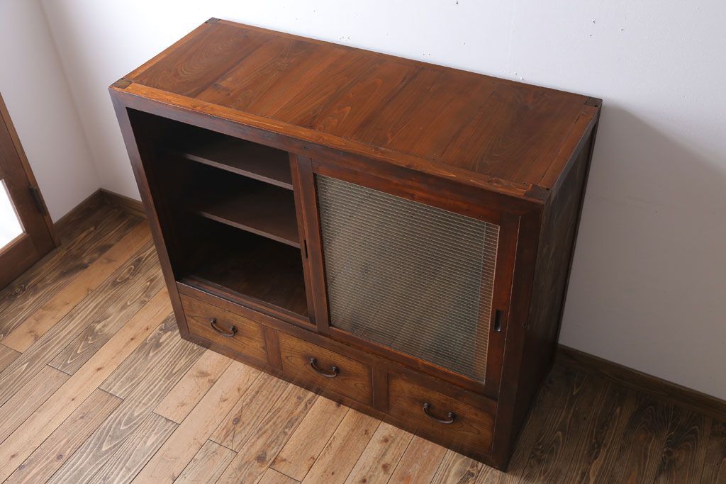 アンティーク家具　和製アンティーク　モールガラス入り!古い木製のシンプルな収納棚