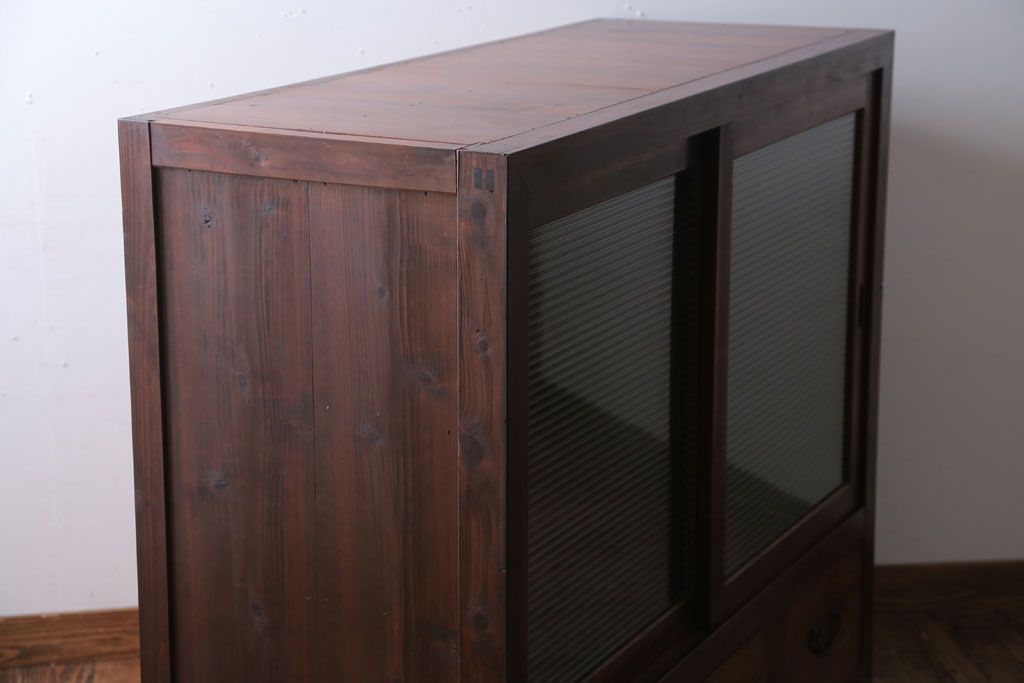 アンティーク家具　和製アンティーク　モールガラス入り!古い木製のシンプルな収納棚