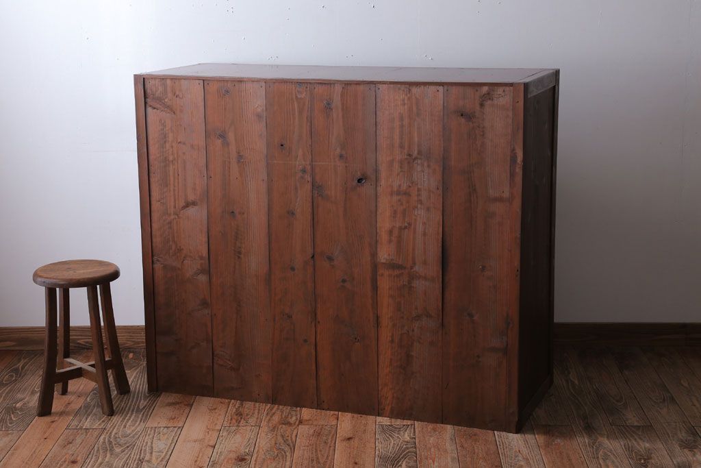 アンティーク家具　和製アンティーク　モールガラス入り!古い木製のシンプルな収納棚