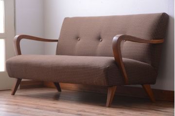 レトロ家具　アンティーク　シンプルでレトロなアームソファ