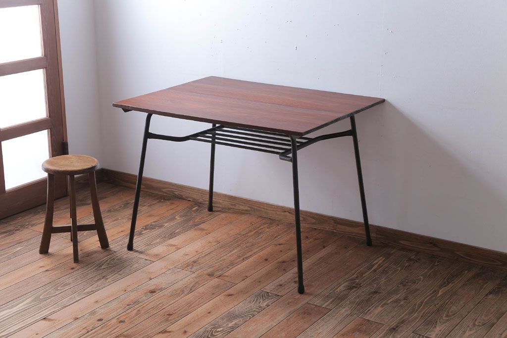 アンティーク家具　アンティーク　天板無垢板の鉄脚テーブル(机・デスク)