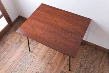 アンティーク家具　アンティーク　天板無垢板の鉄脚テーブル(机・デスク)