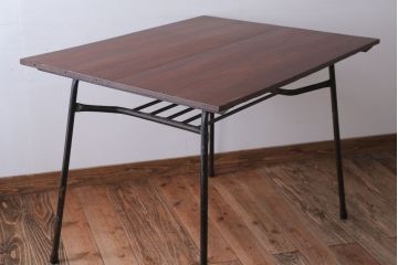 アンティーク家具　アンティーク　天板無垢板の鉄脚テーブル(机・デスク)