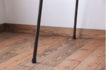 アンティーク家具　アンティーク　天板無垢板の鉄脚テーブル(机・デスク)