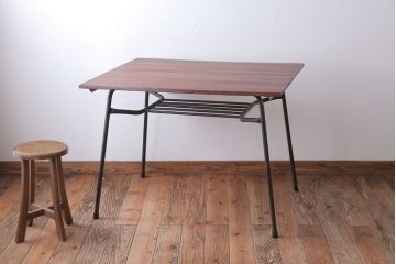 アンティーク家具　アンティーク　天板無垢板の鉄脚テーブル(机・デスク)
